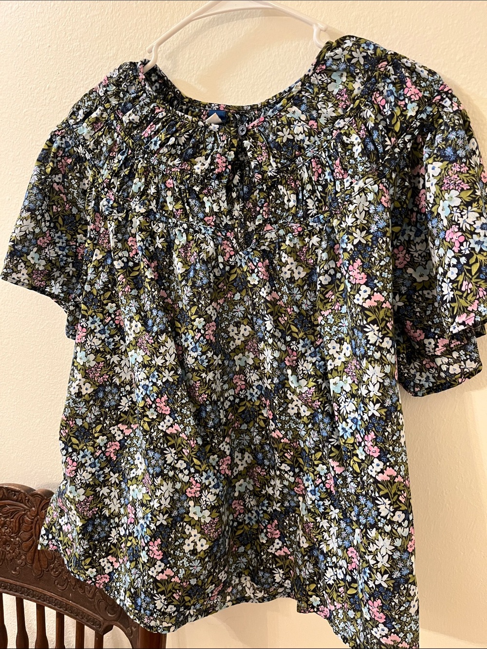 Old Navy Floral Blouse size large great condition